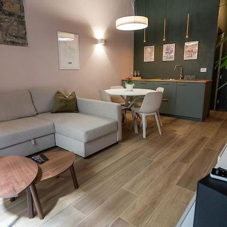 Alloggio Del 1400 Nel Cuore Del Centro Storico A 2 Min Dal Porto E Con 2 Bici Gratuite Como Bagian luar foto