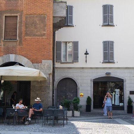 Alloggio Del 1400 Nel Cuore Del Centro Storico A 2 Min Dal Porto E Con 2 Bici Gratuite Como Bagian luar foto