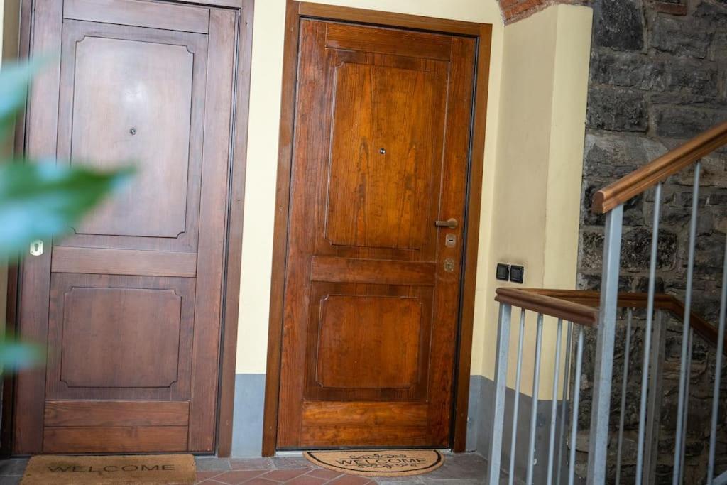 Alloggio Del 1400 Nel Cuore Del Centro Storico A 2 Min Dal Porto E Con 2 Bici Gratuite Como Bagian luar foto