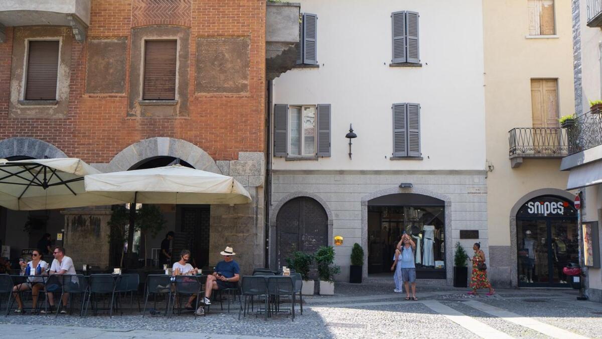 Alloggio Del 1400 Nel Cuore Del Centro Storico A 2 Min Dal Porto E Con 2 Bici Gratuite Como Bagian luar foto