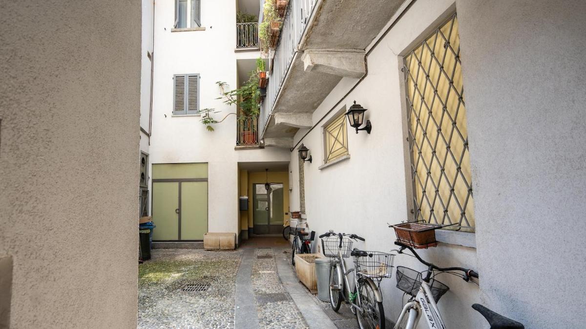 Alloggio Del 1400 Nel Cuore Del Centro Storico A 2 Min Dal Porto E Con 2 Bici Gratuite Como Bagian luar foto