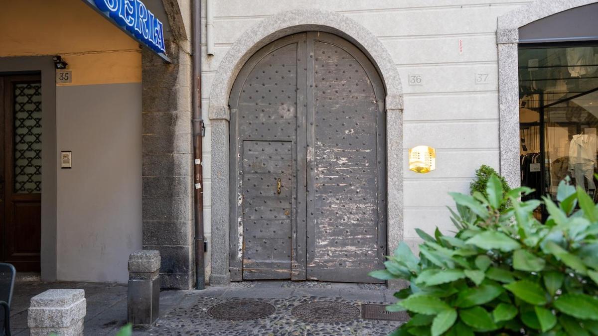 Alloggio Del 1400 Nel Cuore Del Centro Storico A 2 Min Dal Porto E Con 2 Bici Gratuite Como Bagian luar foto